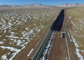 Fig 1. The Qinghai-Tibet Railway in operation. Photo taken by Lihui Luo.